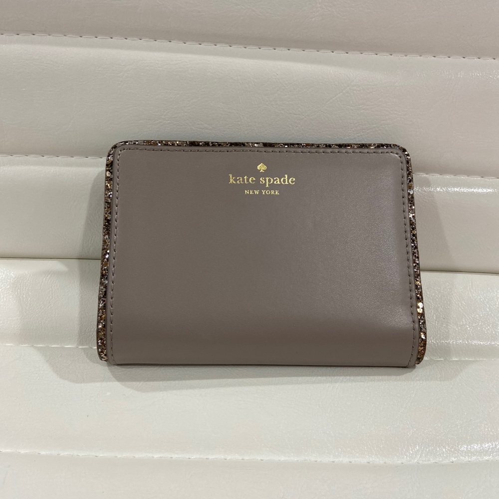 ♠️Kate Spade Tan Glitter Edge Wallet♠️